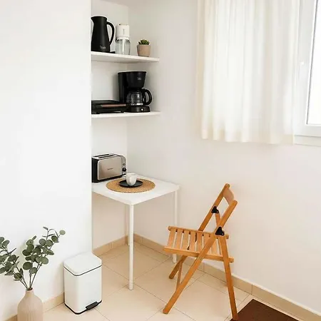 Picturesque Paros White House With Balcony Views 度假居