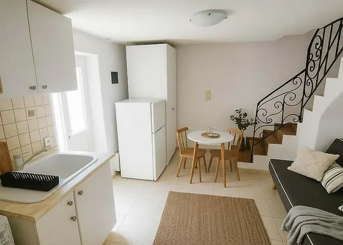 Picturesque Paros White House With Balcony Views 度假居 雷夫克斯