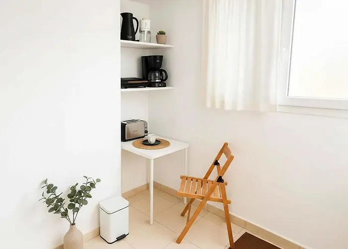 Picturesque Paros White House With Balcony Views 度假居