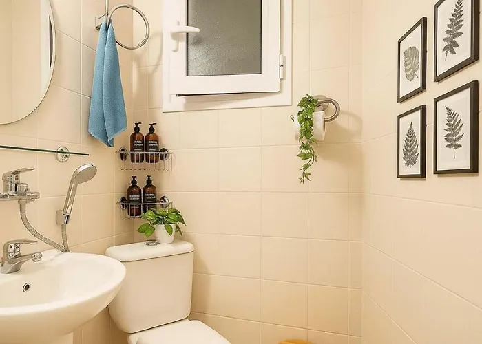 Picturesque Paros White House With Balcony Views 度假居 雷夫克斯