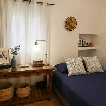 Picturesque Paros White House With Balcony Views בית נופש