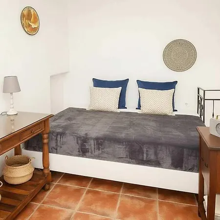 Picturesque Paros White House With Balcony Views בית נופש