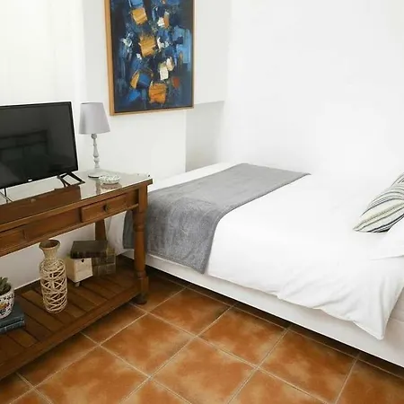 בית נופש Picturesque Paros White House With Balcony Views