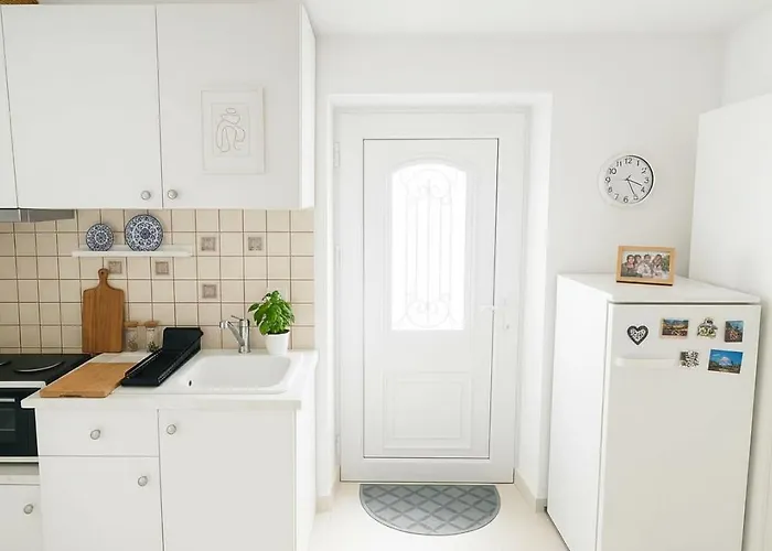 Picturesque Paros White House With Balcony Views Lefkes (Paros)