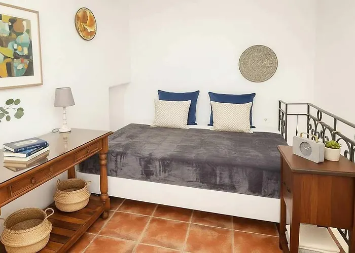 Picturesque Paros White House With Balcony Views Semesterbostad