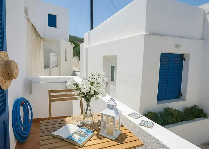 Semesterbostad Picturesque Paros White House With Balcony Views Lefkes (Paros)